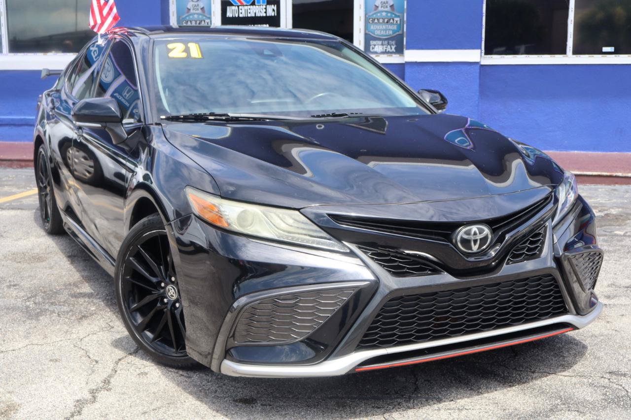 Used 2021 Toyota Camry XSE FWD image 3