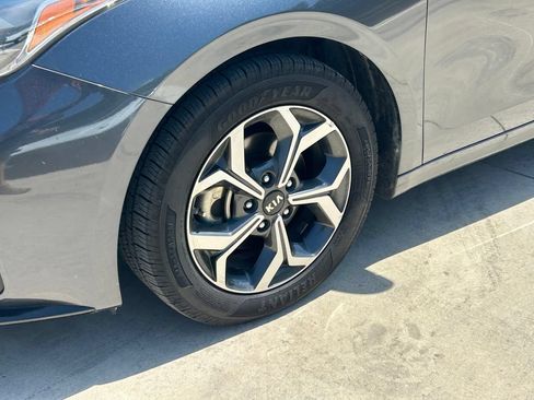 Used 2021 Kia Forte LXS FWD image 9