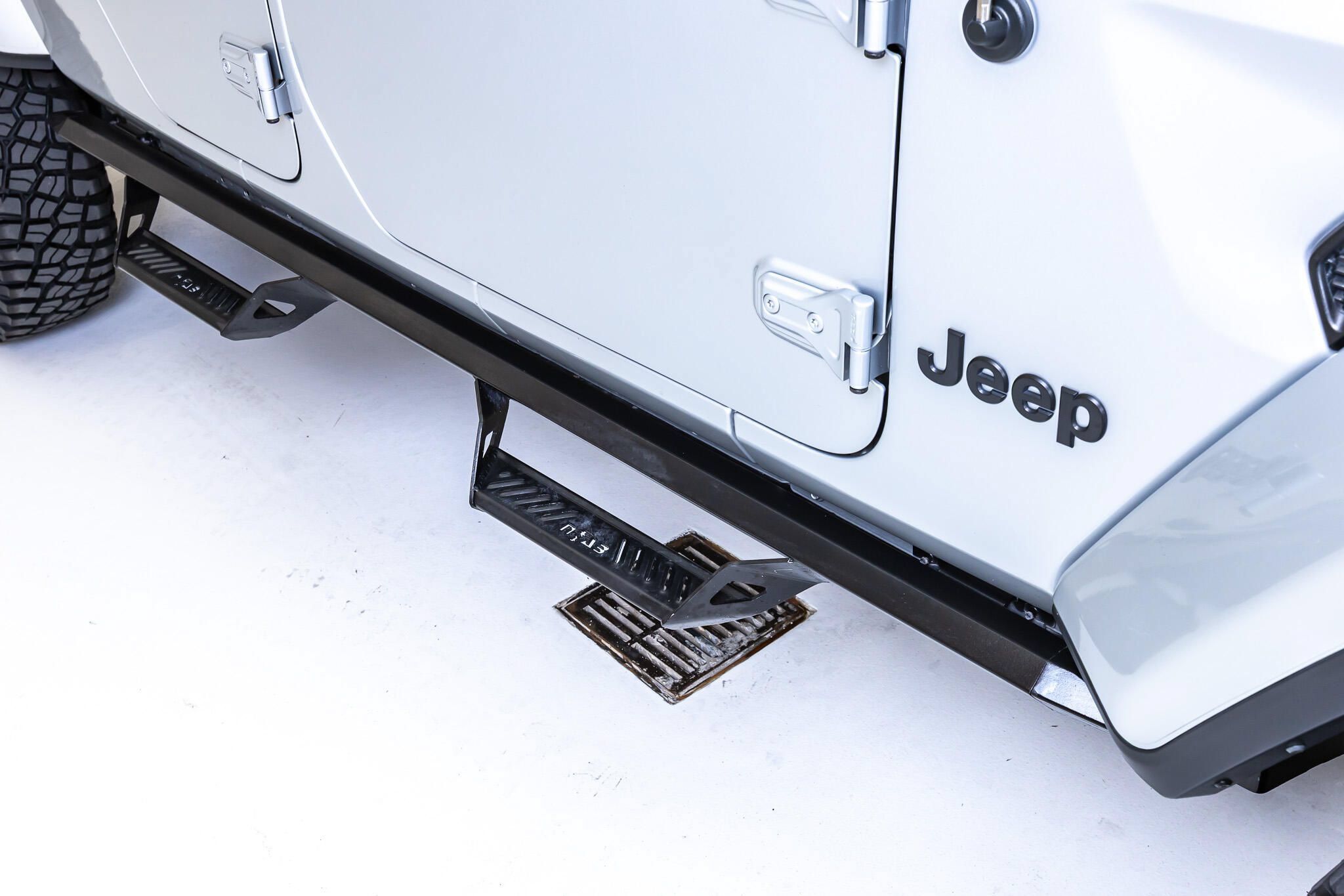 Used 2023 Jeep Gladiator Sport AWD/4WD image 12