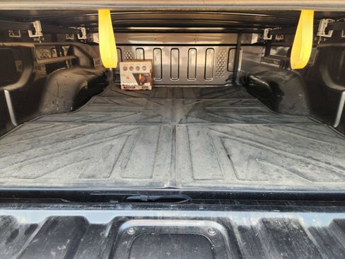 Used 2025 Jeep Gladiator Sport AWD/4WD image 32