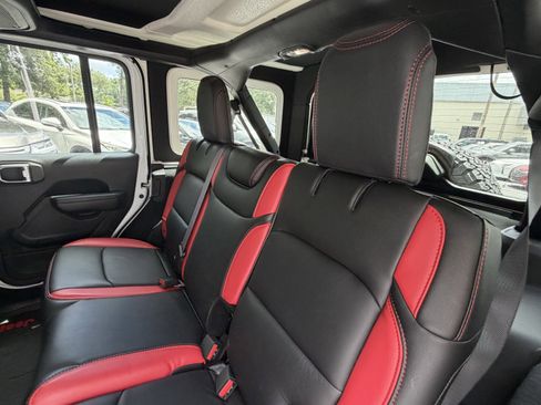 Used 2024 Jeep Wrangler Unlimited Rubicon AWD/4WD image 36