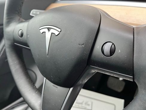 Used 2022 Tesla Model Y Long Range image 27
