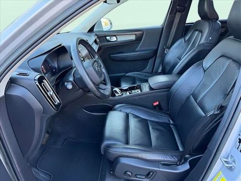 Used 2023 Volvo XC40 B5 Plus image 14