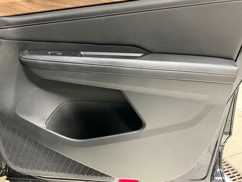 Used 2025 Volkswagen Atlas SE image 18