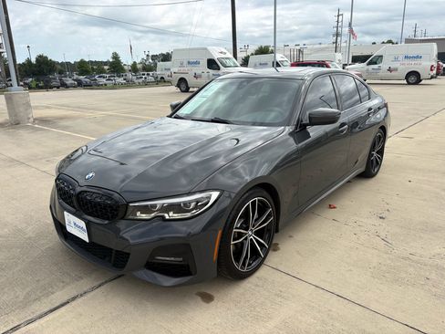 Used 2022 BMW 330i Sedan w/ M Sport Package RWD image 4