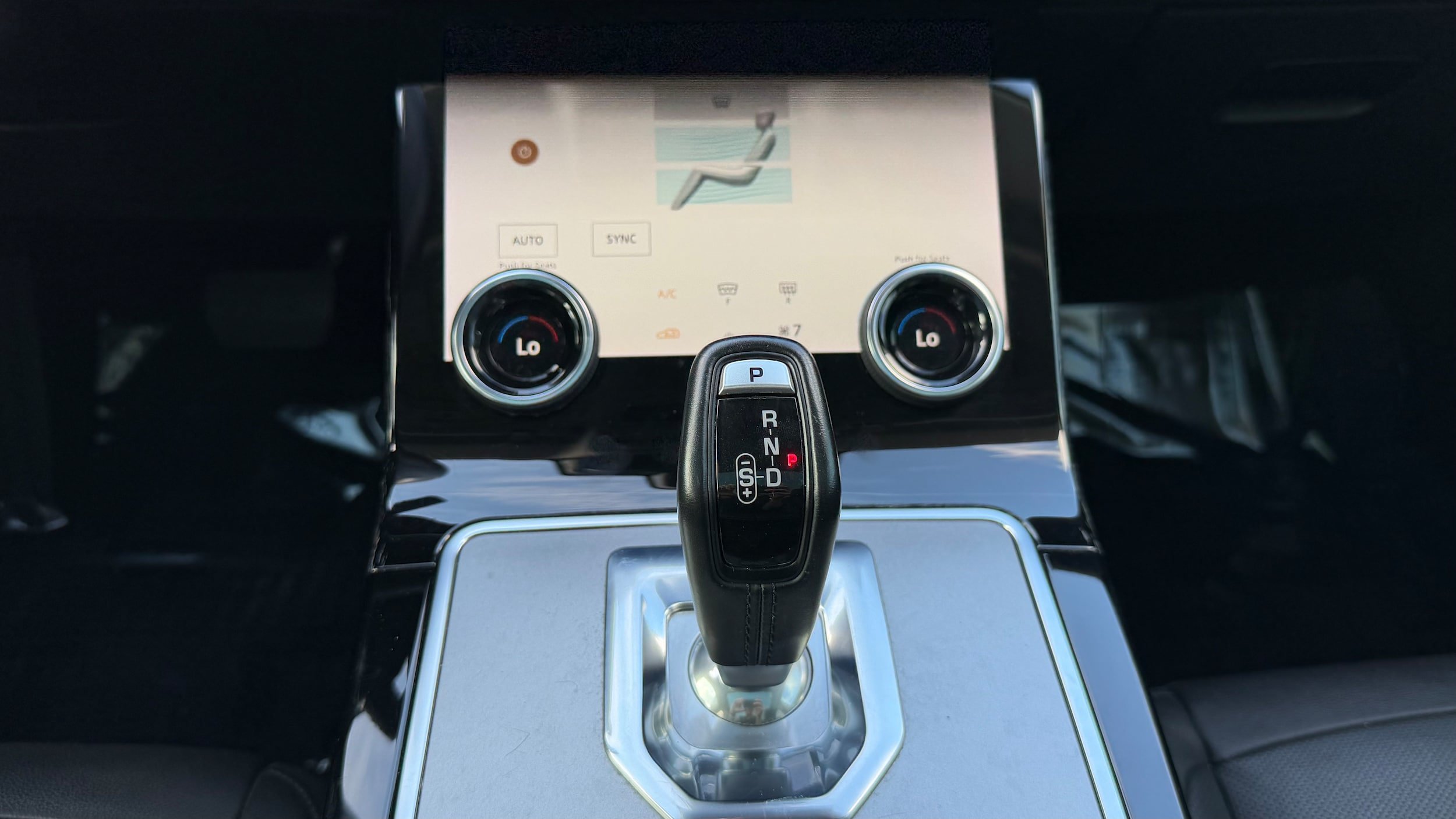 Used 2023 Land Rover Range Rover Evoque S AWD/4WD image 16