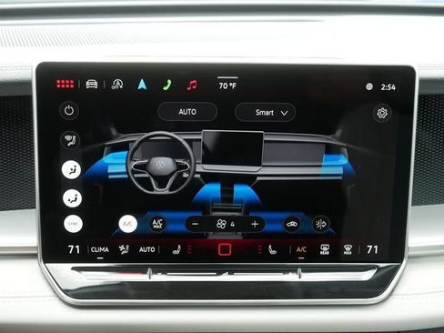 Certified 2025 Volkswagen Tiguan SE AWD/4WD image 31