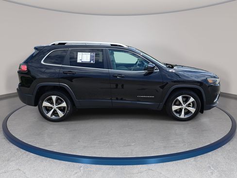 Used 2021 Jeep Cherokee Limited w/ Elite Package FWD image 4