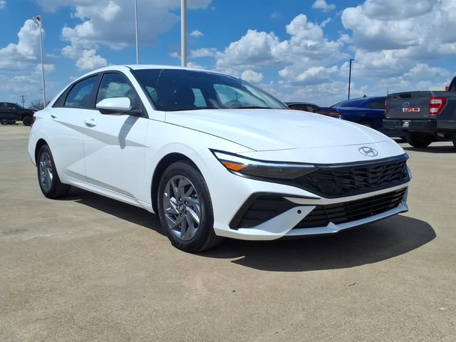 Used 2026 Hyundai Elantra Hybrid FWD image 3