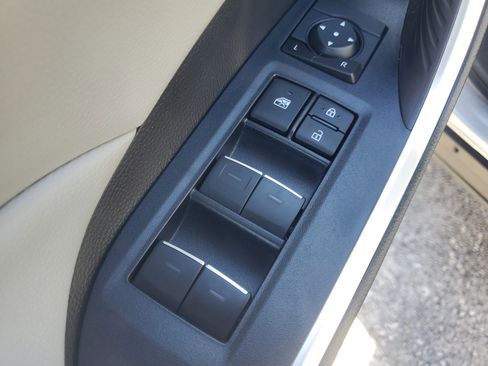 Used 2022 Toyota RAV4 XLE Premium image 21