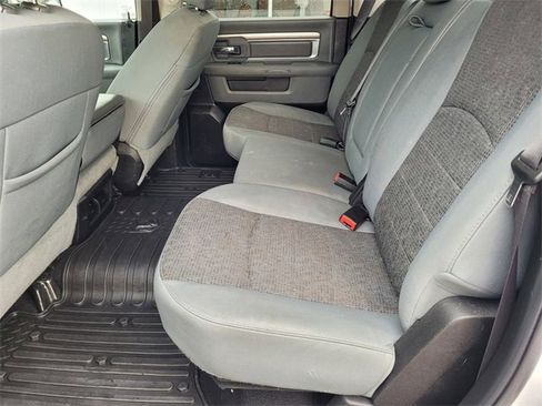 Used 2019 RAM 1500 Classic SLT image 15