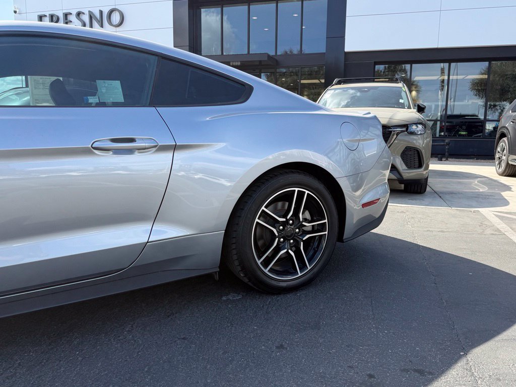 Used 2020 Ford Mustang Premium RWD image 5