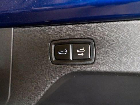 Used 2024 Porsche Macan 4 Electric AWD/4WD image 38