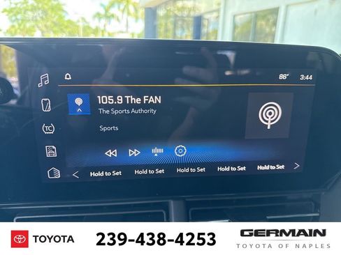 Used 2024 Chevrolet Trax RS w/ Sunroof Package FWD image 21