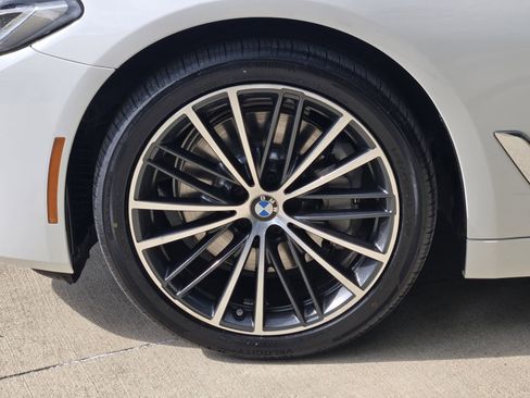 Used 2022 BMW 530i w/ Premium Package image 12