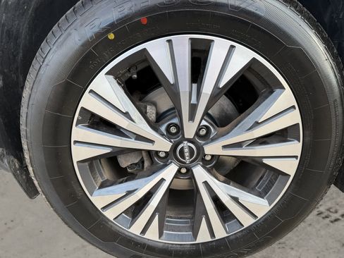 Used 2022 Nissan Rogue SV image 9