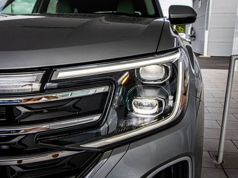 New 2026 Volkswagen Atlas SE image 9