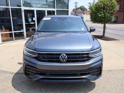 Used 2024 Volkswagen Tiguan SE R-Line AWD/4WD image 8