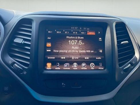Used 2018 Jeep Cherokee Overland AWD/4WD image 32