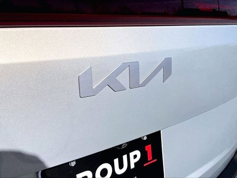 Used 2025 Kia Carnival SX image 31