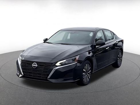Used 2025 Nissan Altima 2.5 SV FWD image 7
