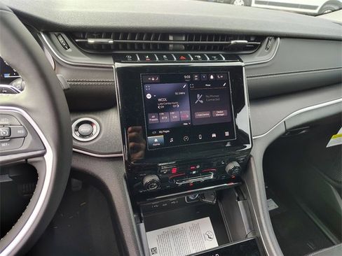 New 2025 Jeep Grand Cherokee L Altitude image 20