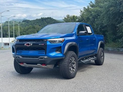Used 2024 Chevrolet Colorado ZR2 w/ ZR2 Convenience Package III AWD/4WD image 3