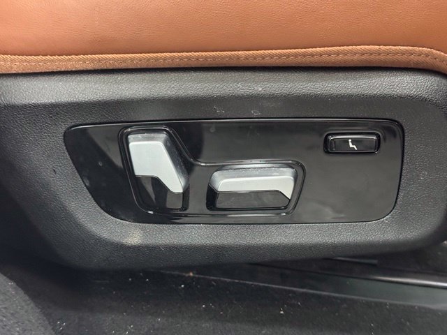 Used 2022 BMW X7 M50i AWD/4WD image 28