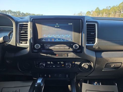 Used 2024 Nissan Frontier SV w/ SV Convenience Package image 23