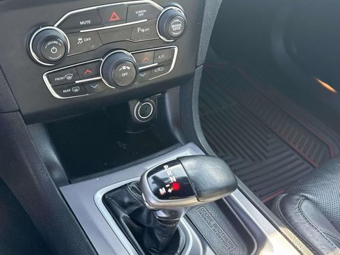 Used 2020 Dodge Charger SXT w/ Leather Interior Group image 18