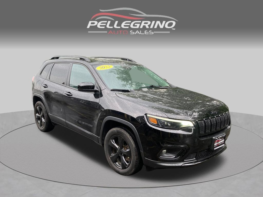 Used 2023 Jeep Cherokee Altitude Lux w/ Elite Group AWD/4WD image 9