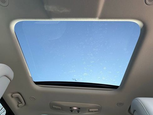 Certified 2025 Land Rover Discovery Dynamic SE image 28