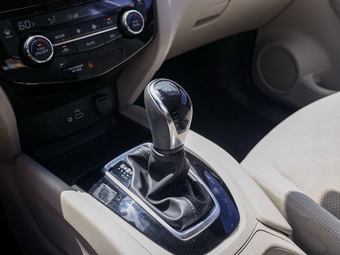 Used 2019 Nissan Rogue Sport SV FWD image 31