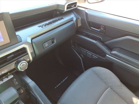 Used 2024 Toyota Tacoma SR5 AWD/4WD image 33