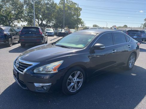 Used 2015 Nissan Altima 2.5 SV w/ Convenience Package image 3