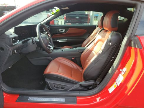 Used 2025 Ford Mustang Premium image 20