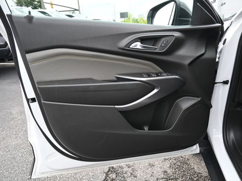 Used 2025 Chevrolet Trax ACTIV w/ Sunroof Package FWD image 14