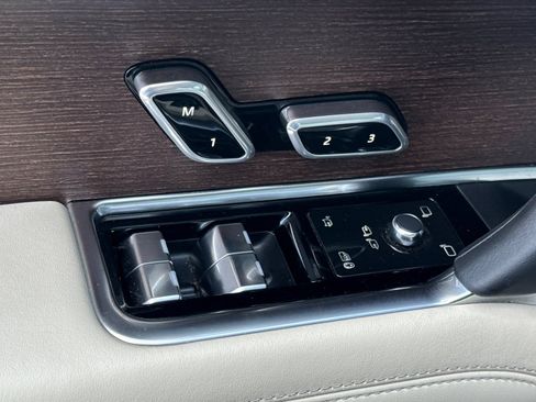 Certified 2025 Land Rover Range Rover SE AWD/4WD image 11