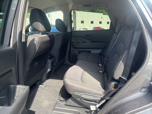 Used 2024 Nissan Pathfinder SV AWD/4WD image 18