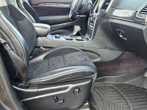 Used 2017 Jeep Grand Cherokee SRT AWD/4WD image 30