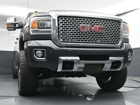Used 2016 GMC Sierra 2500 Denali w/ Duramax Plus Package image 23