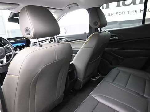Used 2024 Chevrolet Trax ACTIV FWD image 23