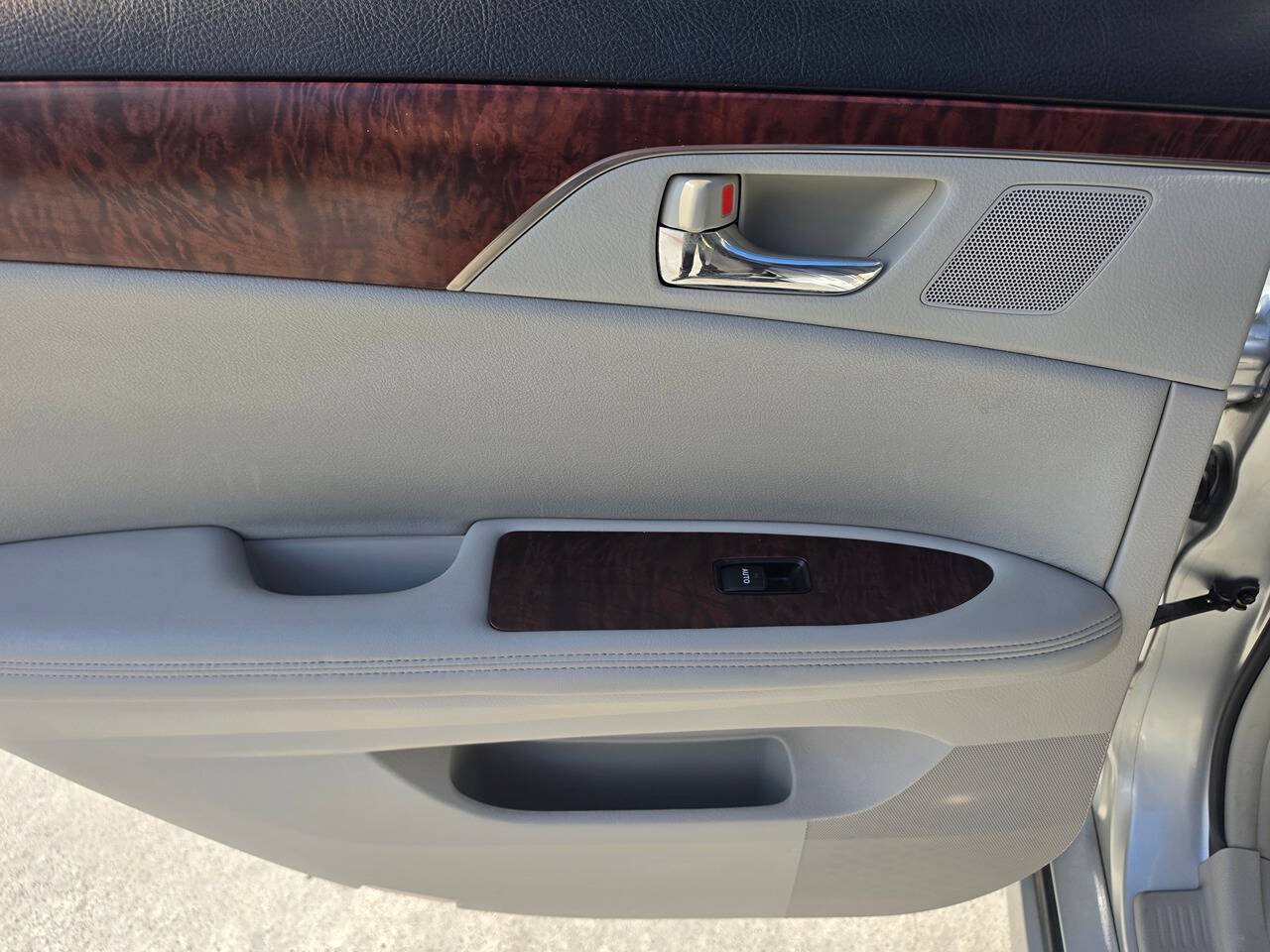 Used 2011 Toyota Avalon Limited FWD image 20