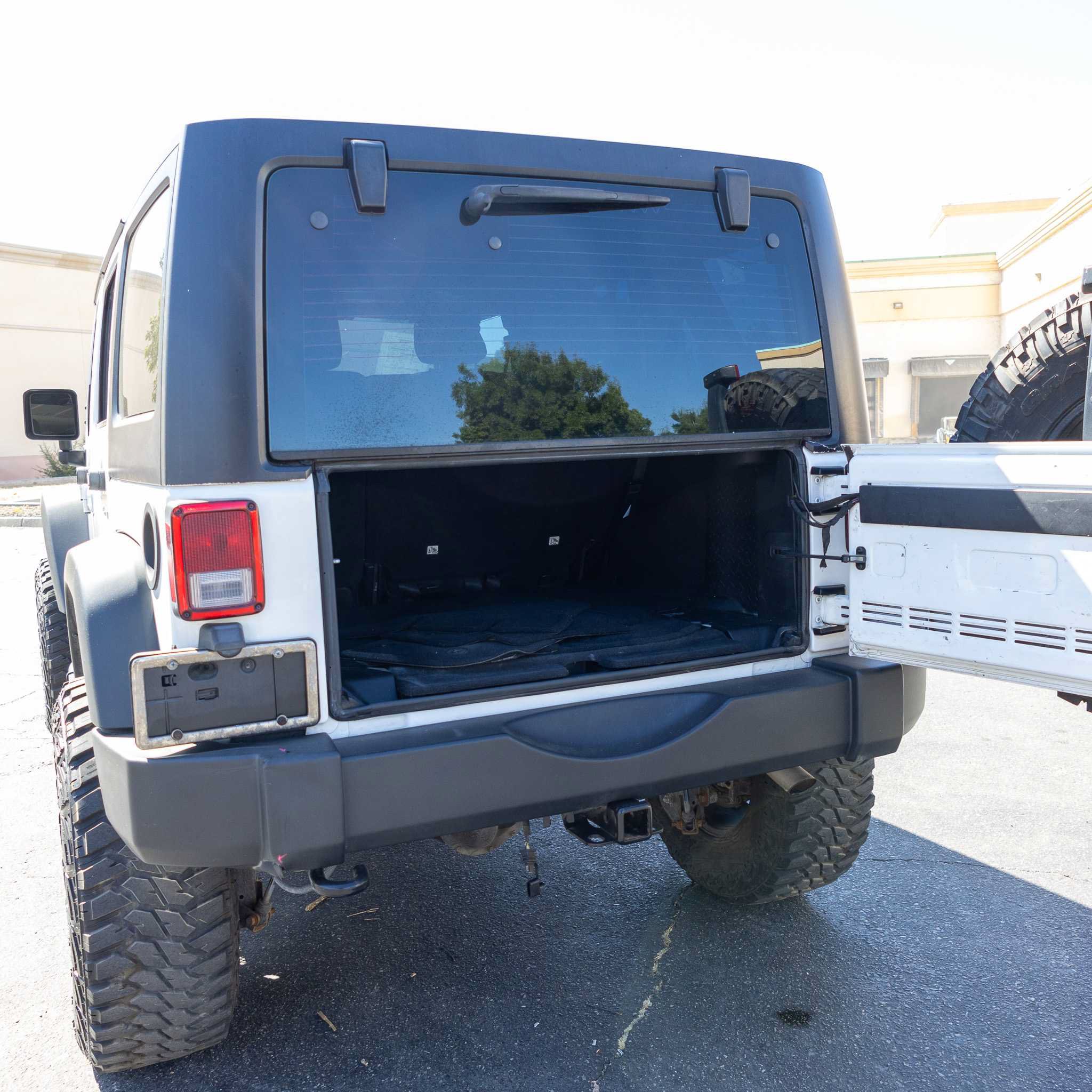 Used 2015 Jeep Wrangler Unlimited Sport w/ Connectivity Group AWD/4WD image 18