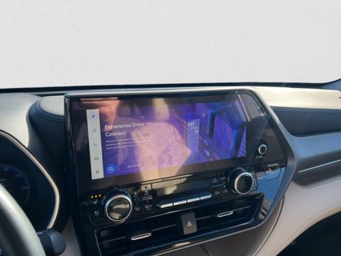 Used 2023 Toyota Highlander Limited image 16