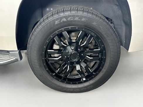 Used 2015 Chevrolet Tahoe LTZ AWD/4WD image 11
