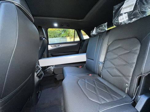 New 2026 Volkswagen Atlas Cross Sport SE image 10