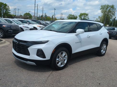Used 2022 Chevrolet Blazer LT w/ Sound & Technology Package AWD/4WD image 4