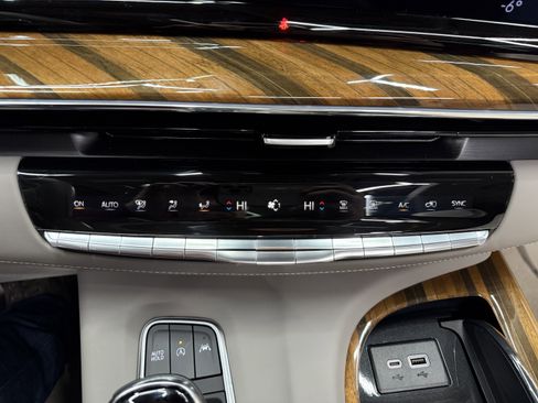 Used 2024 Cadillac Escalade Sport Platinum image 20