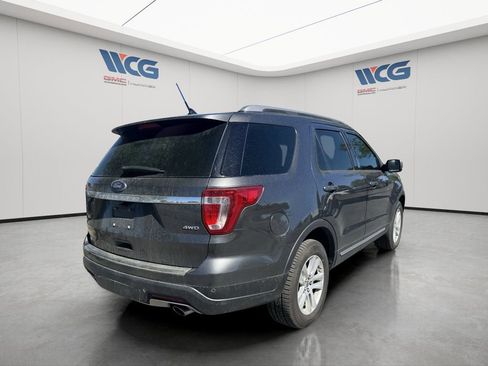 Used 2018 Ford Explorer XLT w/ Equipment Group 202A AWD/4WD image 4